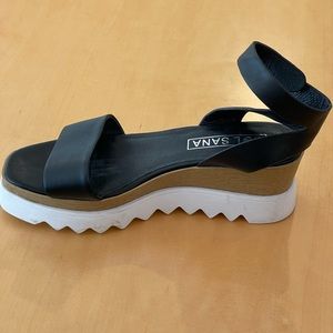 Sol Sana sandles